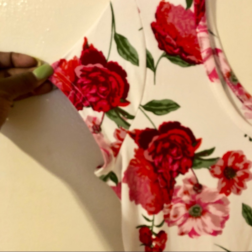 ❌🚫SOLD🚫❌Floral Body Contouring Maxi Dress - Picture 3 of 8